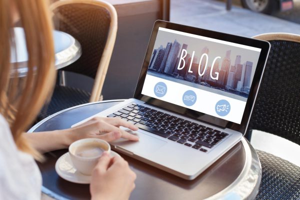 blogging, woman reading blog blogging, woman reading blog